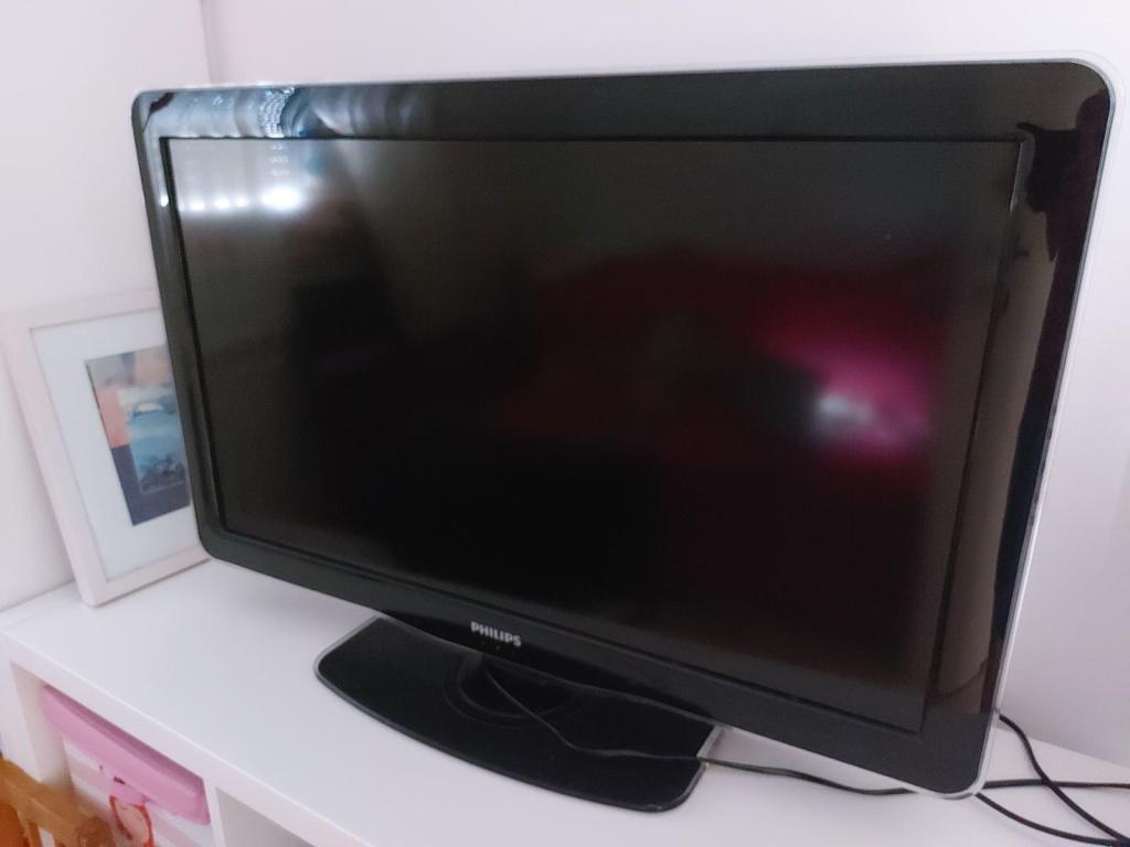 32"LCD  LED TV Philips 32PFL5605H/12,FullHD+pilot - 1