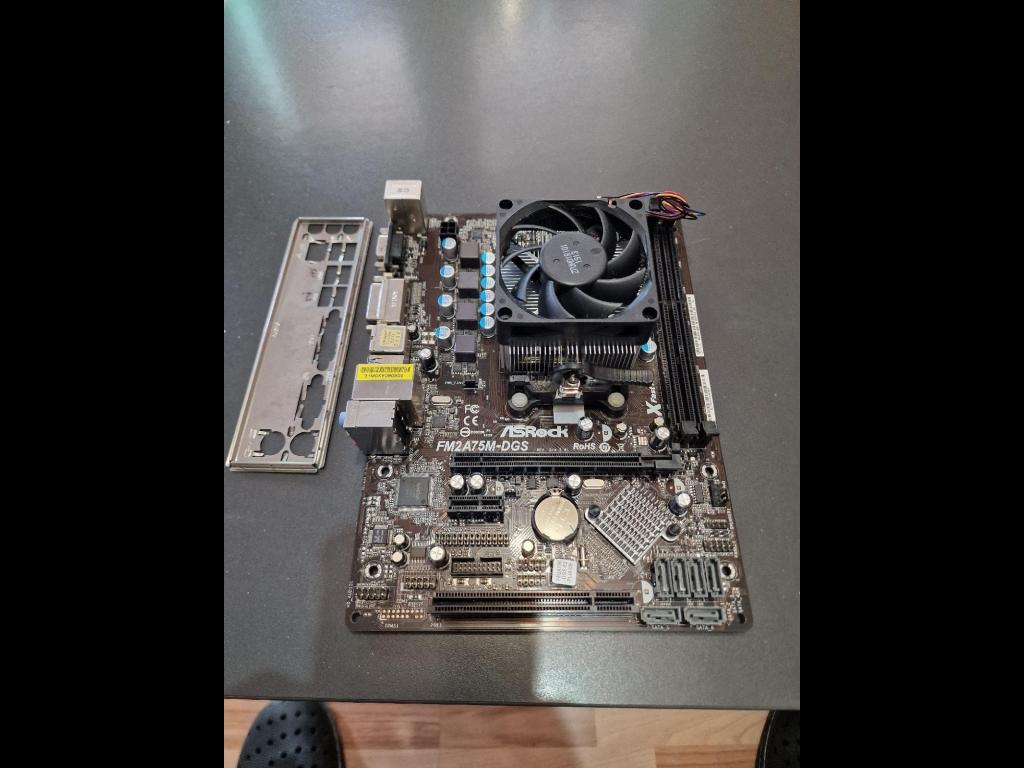 ASRock FM2A75M-DGS S-FM2+CPU AMD A8 5600K+cooler+ 8gb ram+io shield - 1