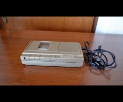 Starinski prenosni kasetofon