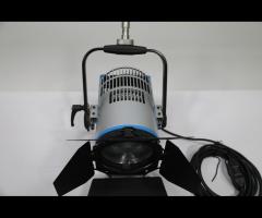Arri L7-C barvna LED Fresnelova svetilka z vrati za hlev. SAMO 90 UR!. Malo rabljena.