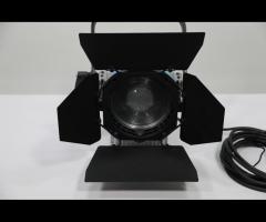 Arri L7-C barvna LED Fresnelova svetilka z vrati za hlev. SAMO 90 UR!. Malo rabljena.