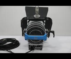 Arri L7-C barvna LED Fresnelova svetilka z vrati za hlev. SAMO 90 UR!. Malo rabljena.