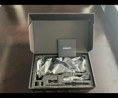 Gigabyte NVIDIA GeForce RTX 5080 Windforce OC SFF 16GB GDDR7 grafična kartica s tremi ventilatorji